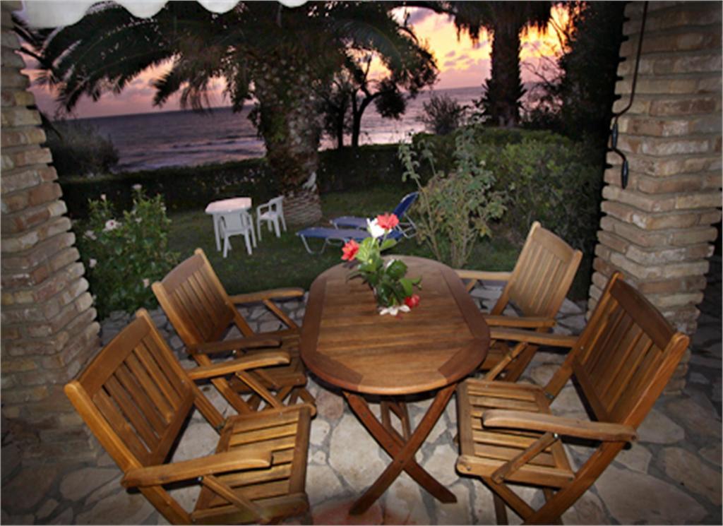 Corfu Glyfada Menigos Beach Apartments Exterior photo